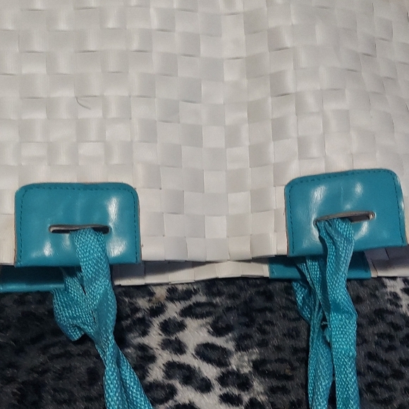 10 For $10 M&M Floral White Woven Tote Bag - Picture 10 of 13